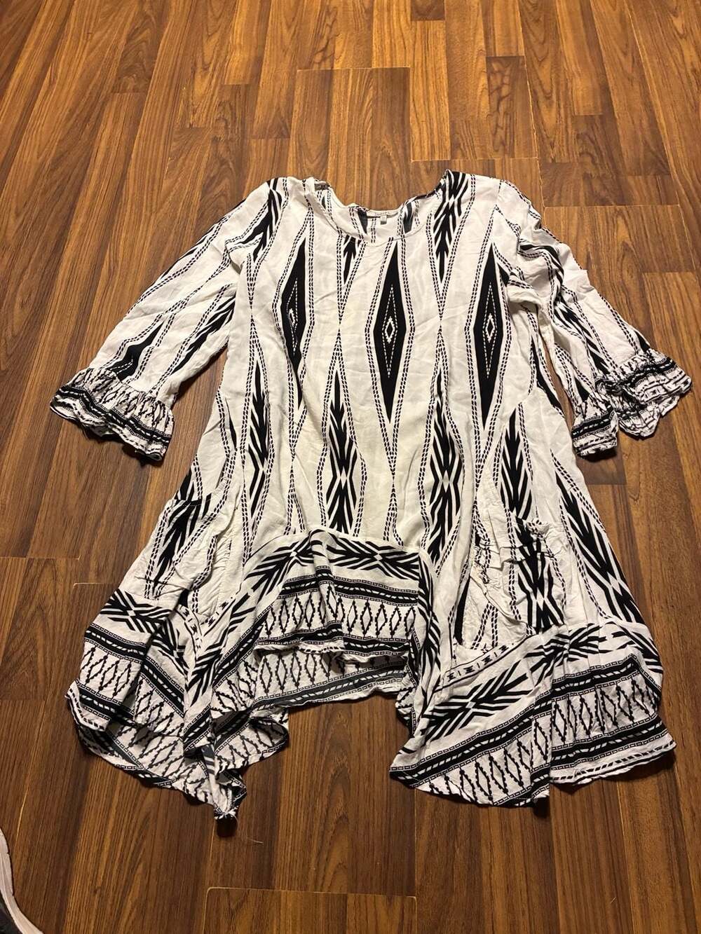 Jodifl Black and White Tribal Print Boho Ruffle Sleeve Dress
